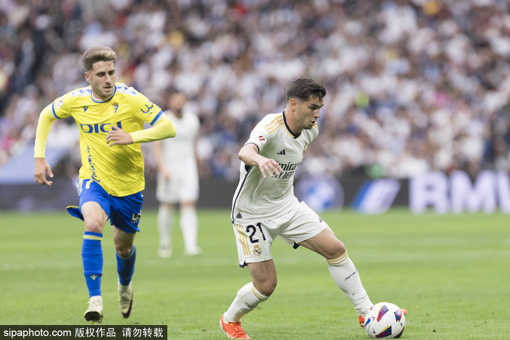 暂时以2杆 暂时以2杆